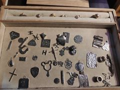 -十八字金·银饰·拼豆·开蚌DIY(魏公芳华里店)