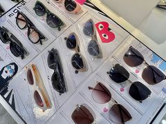 -现代眼镜批发城(威海路店)