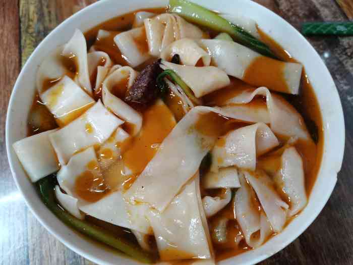 安徽牛肉板面(振华路店)-"第一次吃牛肉拌面,味道还不错,大碗八块量.