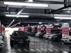 -虹桥火车站-停车场