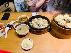传统猪肉灌汤包-草包包子铺(宽厚里店)