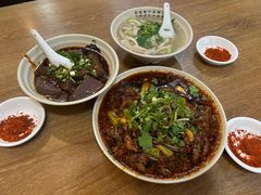 -杨三孃跷脚牛肉(美洲花园店)