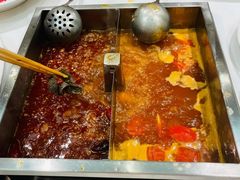 之一红汤-皇城老妈川味火锅·大连海鲜火锅(港湾店)
