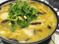 酸菜鱼小锅米线-肥汁米蘭香港米线(长宁来福士店)