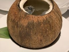 原只椰炖乌鸡汤-汤城小厨•粤菜•靓汤(苏州街店)