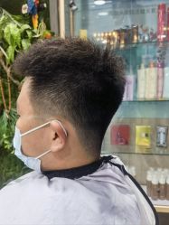 -阿兵荣辉美容理发有限公司