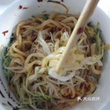 店里的客人不少,老板很热情。虽然只是家面馆