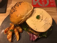 -HIGH FIVE哈福手工汉堡(桂林路店)