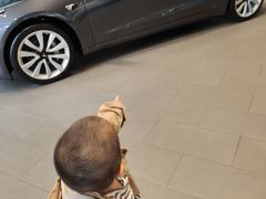 -TESLA 特斯拉(上海太古汇体验店)