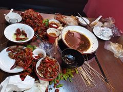 -虾弄弄海派小龙虾·牛羊蝎子火锅