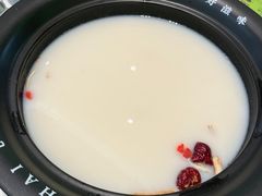 -洪氏嗨捞·广东猪肚鸡·椰子鸡火锅(西咸万象城店)