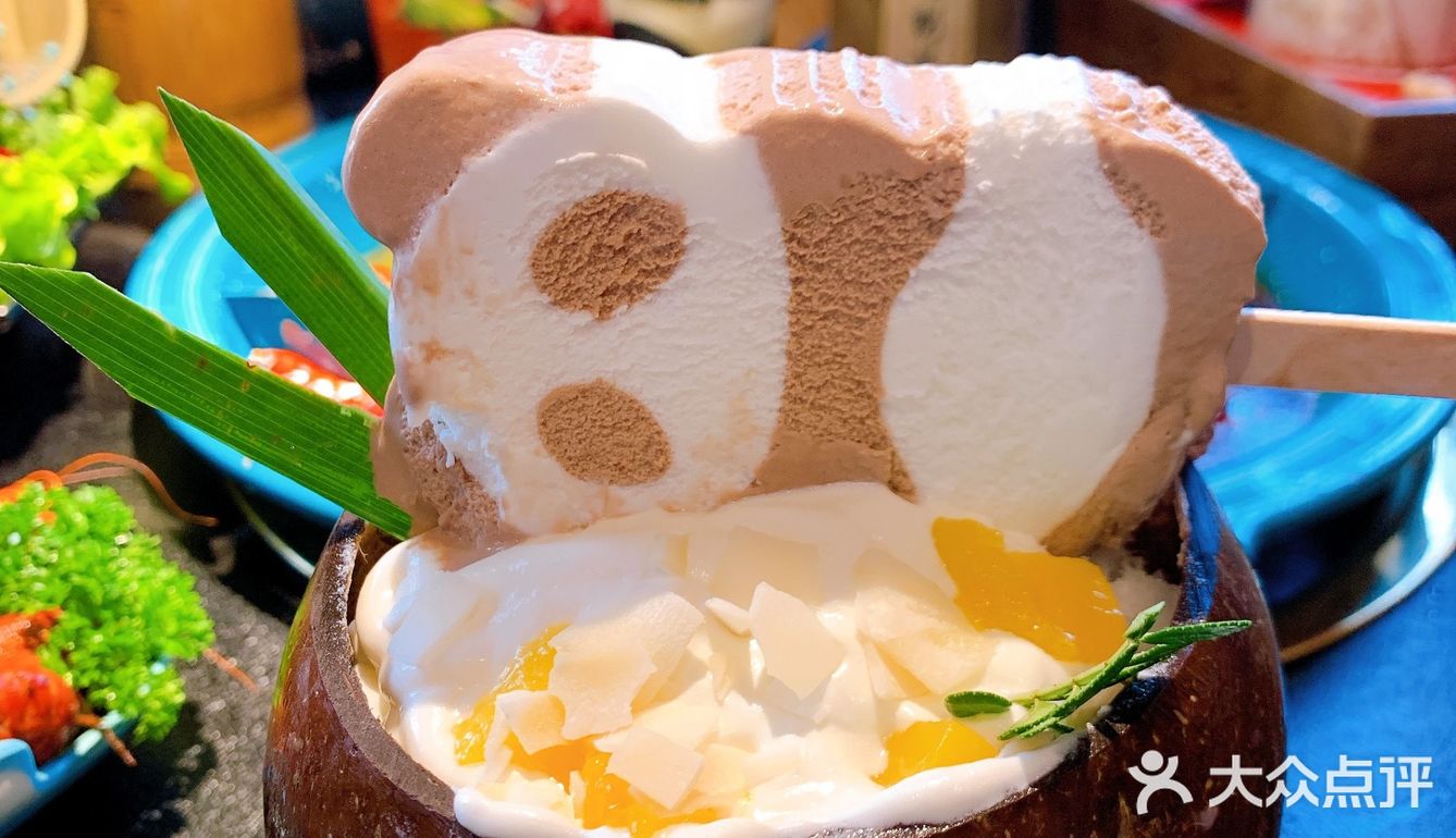 小龙虾+啤酒🍺+甜品冰沙🍧+火锅🍲组合=吼堂