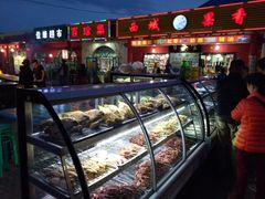 -布尔津河堤夜市