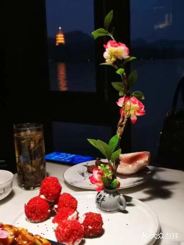 柳莺湖上·湖景餐厅·江南菜(西湖店)杨梅鳕鱼球图片