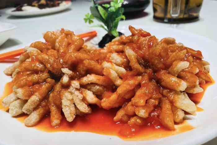 巴陵全鱼席(汴河街店)-"拜托 这点评都是拖吗?这么高?服务极差!