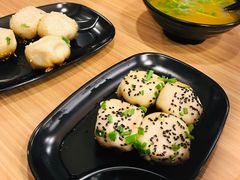-小杨生煎(金山百联购物中心3楼店)