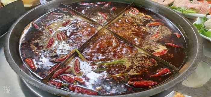 菜园坝老火锅(金岛店)-"就在小区门口的火锅,一直安安静静的坐自己.