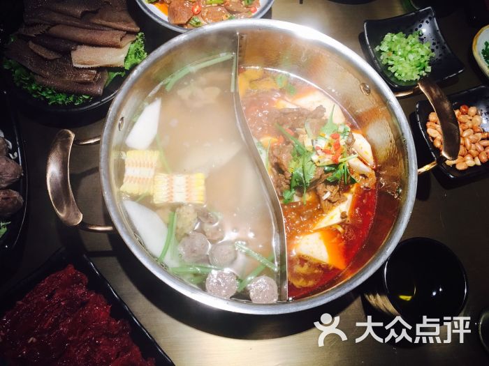 左庭右院潮汕鲜牛肉火锅(簋街店)特色牛腩鸳鸯锅图片 - 第9张