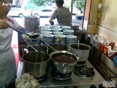 在忙的服务员-老长沙原汁原味粉馆(韭菜园店)