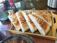 饽饽饼-王明古法砂锅居(开化寺店)