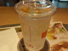 椰子水饮-麦当劳(百荣世贸商城店)