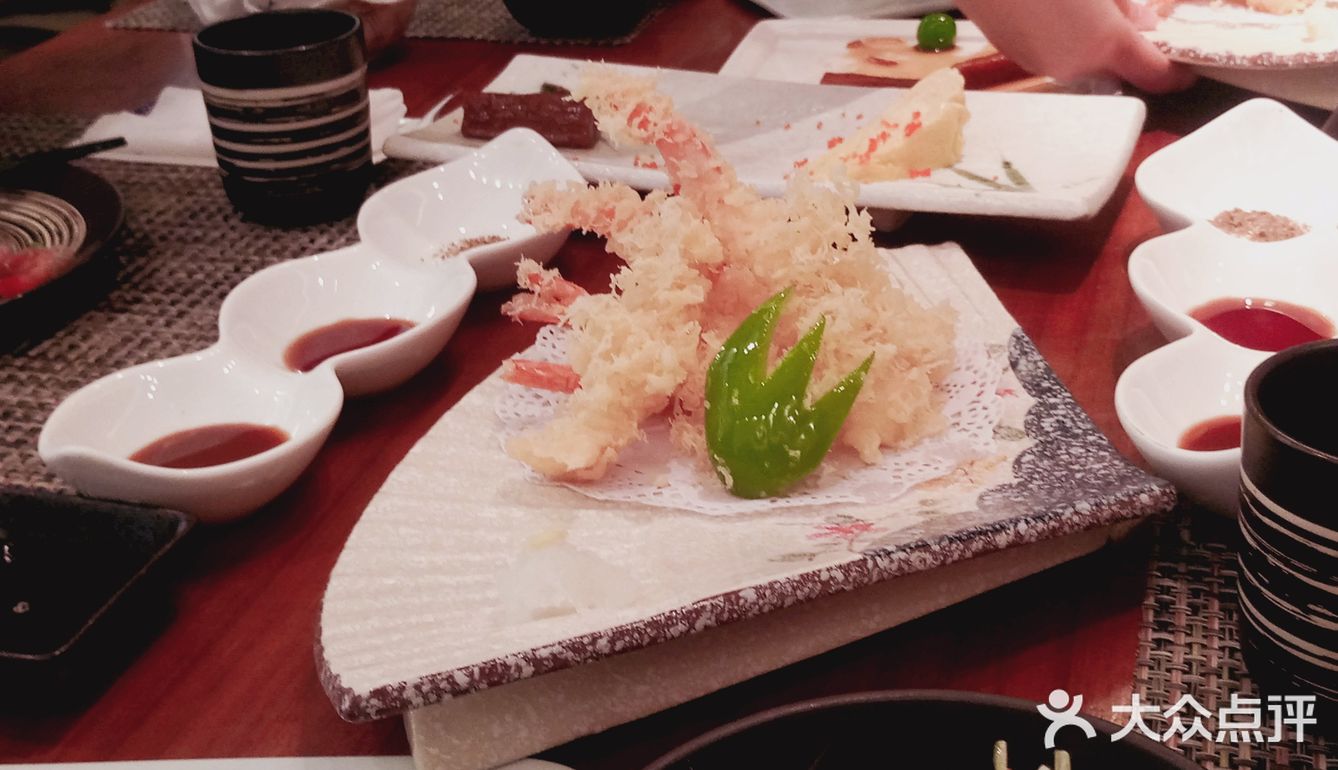 三文鱼和甜虾都很新鲜啦！