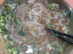 -董记冒节子肥肠粉