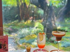-Chom Cafe and Restaurant