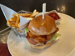 美式汉堡套餐-WOLFGANG PUCK KITCHEN & BAR(迪士尼小镇店)