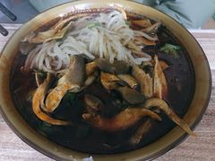 红油米线加豆皮-老字号杨坡红油米线腊汁肉夹馍(东四道巷店)