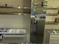-视野联行眼镜•蔡司•依视路(温江店)