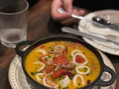 快炒新鲜鱿鱼陪蒜片-Bistro Les Lilas丁香花小酒馆