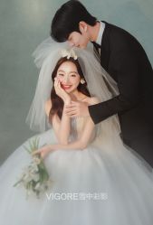 -雪中彩影婚纱摄影·微光艺术中心