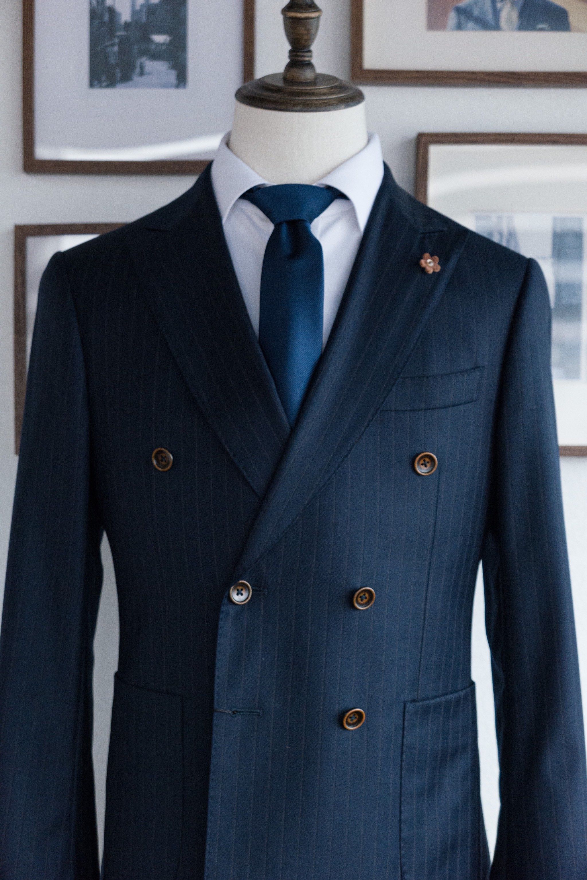 海军蓝条纹双排扣西装