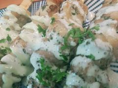 炭烤鸡肉串配酸奶黄瓜酱-帕歌西班牙餐厅paco tapas