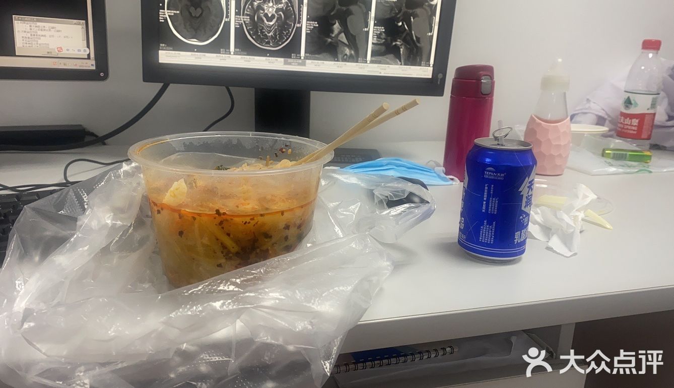 一碗牛肉，一碗原味，再来两口汤，加上一瓶冰镇豆奶