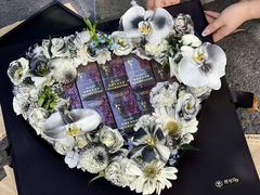 -何兮花店·气球派对鲜花店(马桥银春路万科城店)