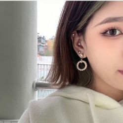 -AI艾耳·专业手工耳洞·穿孔美学馆