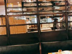 面包甜点陈列柜-Carbon莫卡哆·意大利复古集市餐厅(杭州大厦店)