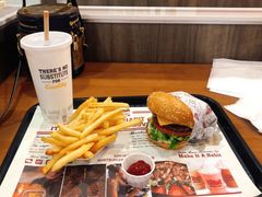 -The Habit Burger Grill 哈比特汉堡(世博店)