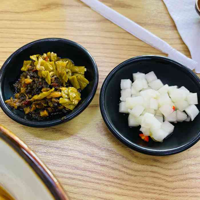 壹酸壹辣·酸菜牛肉粉(海曙集士港店"店铺地址在集仕港香雪路上