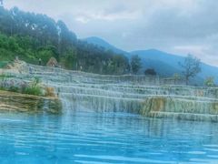 -十万大山布透温泉