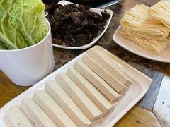 白豆腐-乳仔牛牦牛汤锅 烤羊排(松潘古城店)