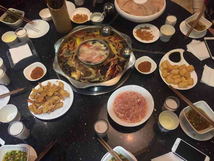 银杉火锅"传说什邡最牛逼火锅,今天去试了一下.总体.