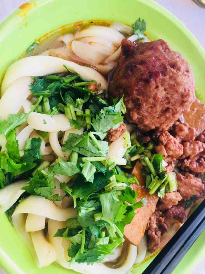 任记七中刀削面-"烧肉真是好吃.一点也不腻.建议一定要吃.