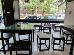 靠窗位-鸿兴面馆馄饨小笼(稻香店)
