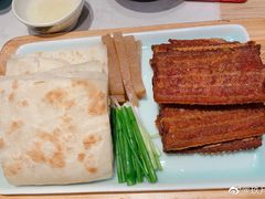 烙饼卷带鱼-局气烤鸭·北京菜(德云社店)