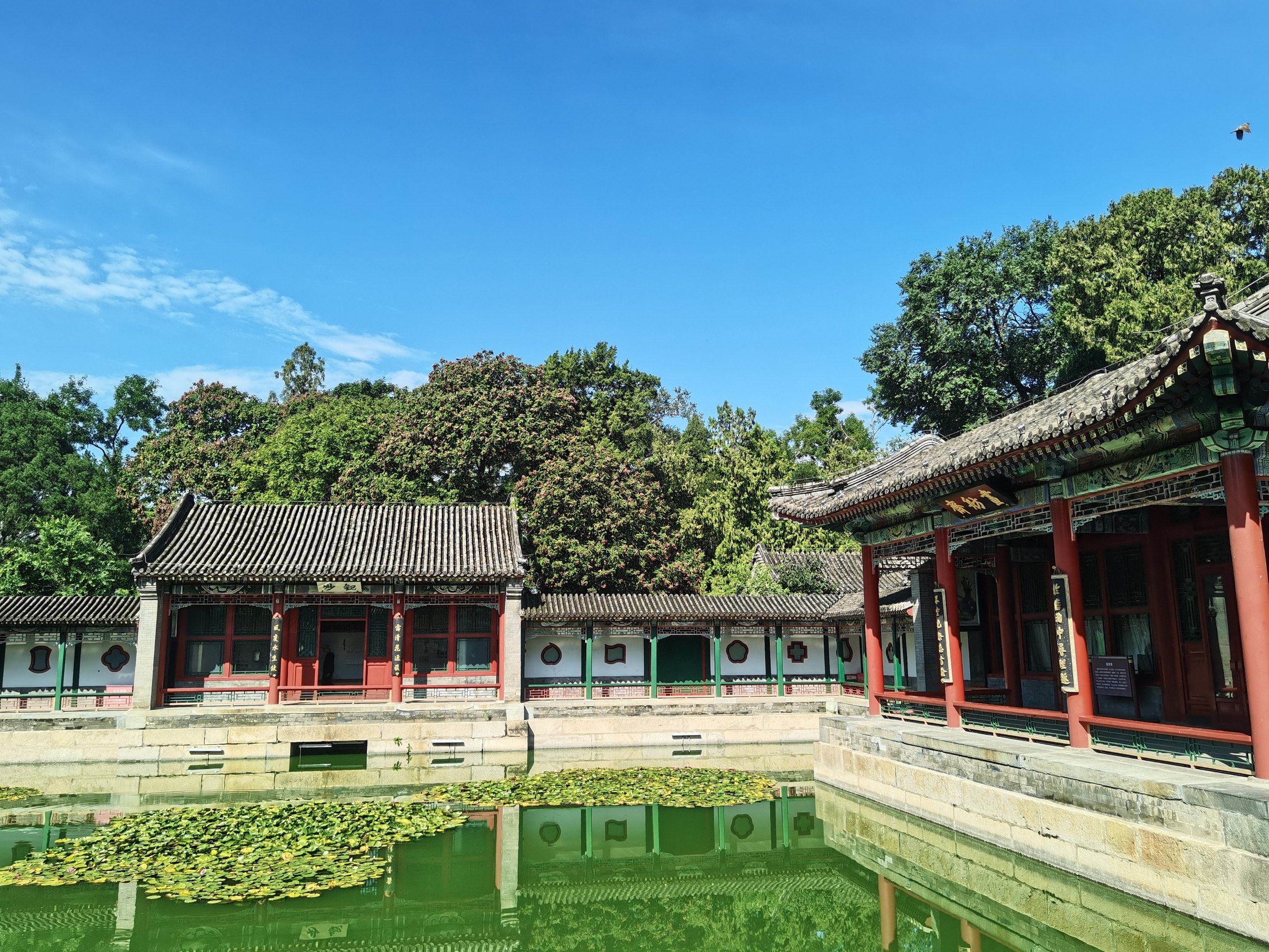 别具特色的园中园"静心斋",位于北海公园内北岸一侧