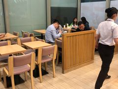 用餐区-德克士(虹桥火车站店)