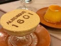葡萄牙桃紅氣泡酒配草莓-ALBERGUE 1601 婆仔屋葡国餐厅
